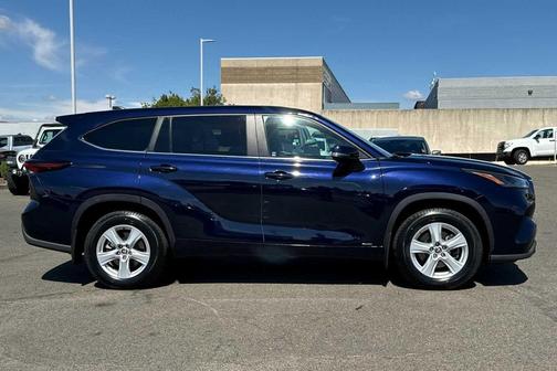 2024 Toyota Highlander Hybrid LE