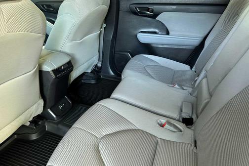 2024 Toyota Highlander Hybrid LE