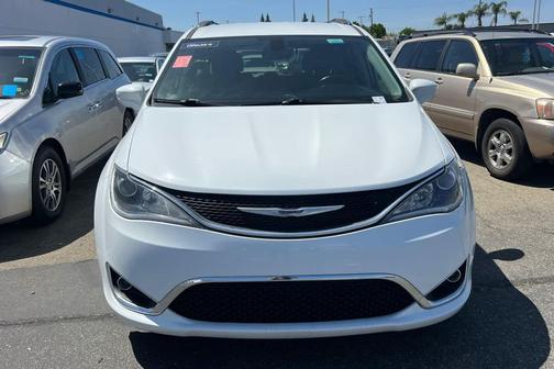 Bright White Clearcoat 2020 Chrysler Pacifica Touring L