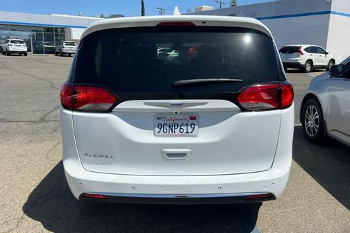 Bright White Clearcoat 2020 Chrysler Pacifica Touring L