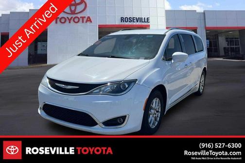 Bright White Clearcoat 2020 Chrysler Pacifica Touring L