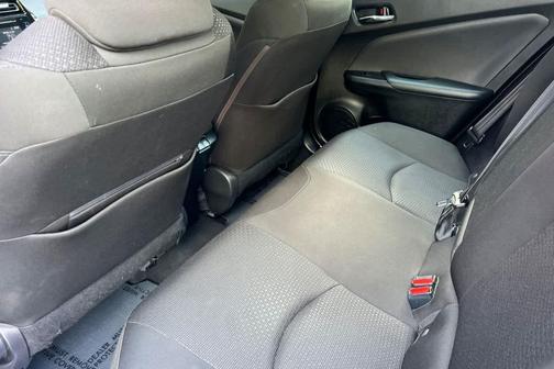 Blizzard Pearl 2019 Toyota Prius LE