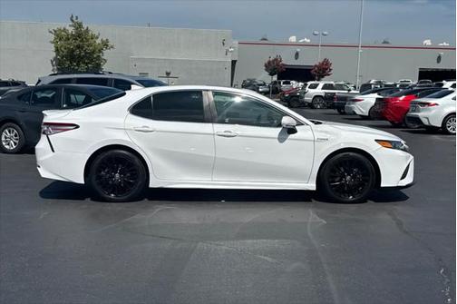 2020 Toyota Camry SE
