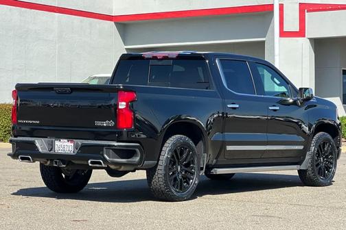 Black 2023 Chevrolet Silverado 1500 High Country