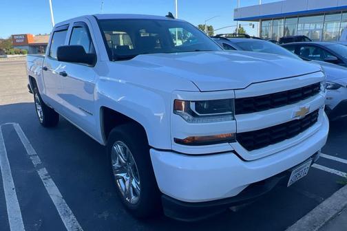 Summit White 2018 Chevrolet Silverado 1500 Custom
