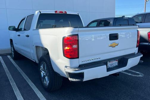 Summit White 2018 Chevrolet Silverado 1500 Custom