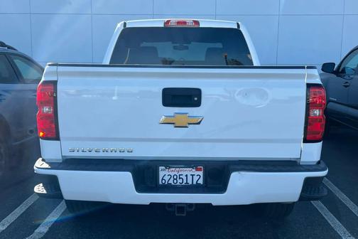 Summit White 2018 Chevrolet Silverado 1500 Custom