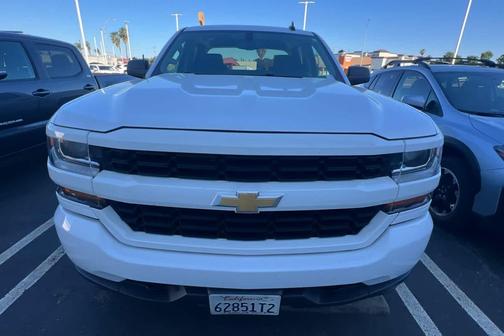 Summit White 2018 Chevrolet Silverado 1500 Custom
