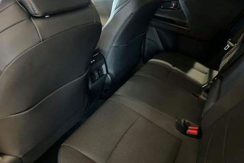 Wind Chill Pearl 2026 Toyota C-HR SE