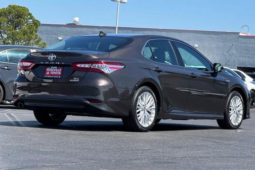 Brown Stone 2018 Toyota Camry Hybrid XLE