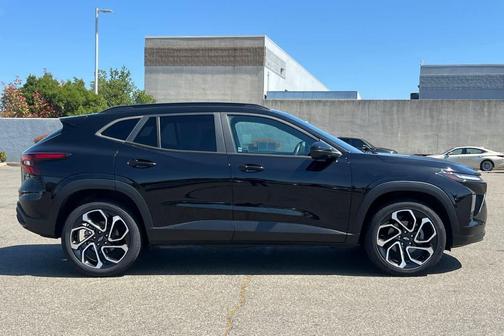 Mosaic Black Metallic 2024 Chevrolet Trax FWD 2RS