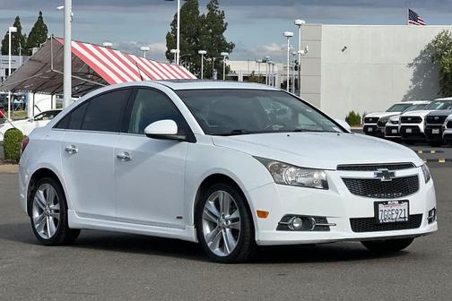 Summit White 2014 Chevrolet Cruze LTZ