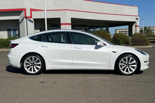 Pearl White Multi-Coat 2018 Tesla Model 3 Long Range