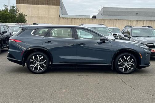 2025 Toyota Crown Signia XLE