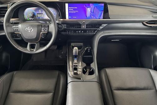 2025 Toyota Crown Signia XLE