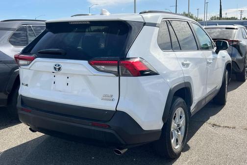 Super White 2019 Toyota RAV4 Hybrid XLE