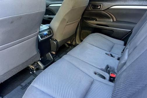 2016 Toyota Highlander LE