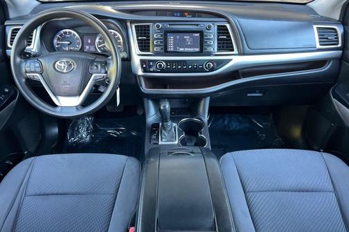 2016 Toyota Highlander LE