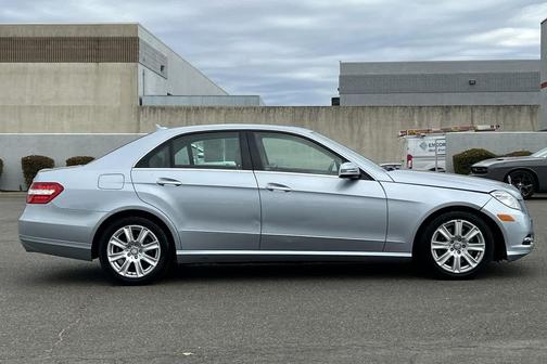 Diamond Silver Metallic 2013 Mercedes-Benz E-Class 4MATIC
