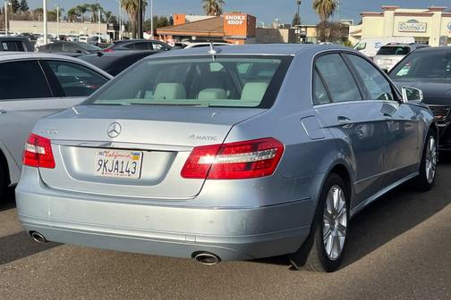 Diamond Silver Metallic 2013 Mercedes-Benz E-Class 4MATIC