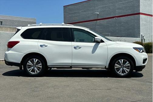 2020 Nissan Pathfinder S 2WD