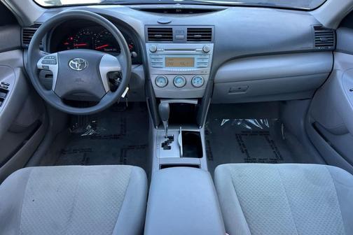 Classic Silver Metallic 2009 Toyota Camry LE