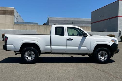 White 2022 Toyota Tacoma SR