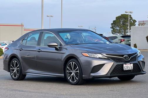 2019 Toyota Camry SE