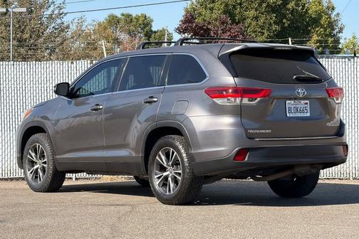 Predawn Gray Mica 2019 Toyota Highlander LE I4