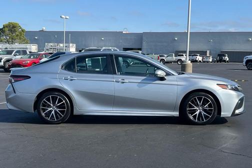 2022 Toyota Camry SE