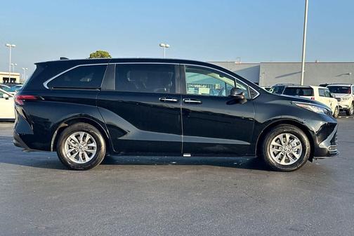 2022 Toyota Sienna XLE