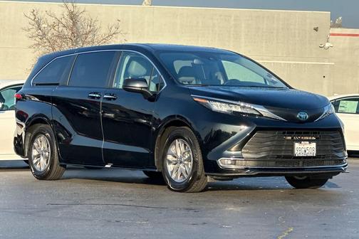 2022 Toyota Sienna XLE