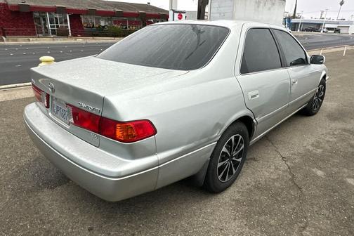 2000 Toyota Camry LE V6