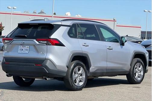 2022 Toyota RAV4 Hybrid XLE