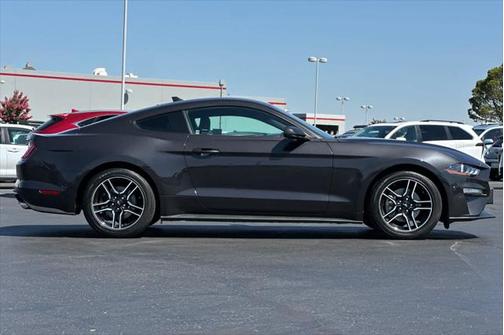 2022 Ford Mustang EcoBoost