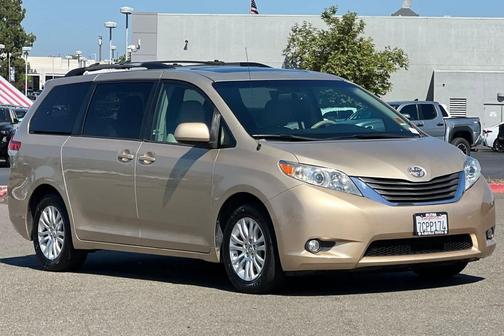 Sandy Beach Metallic 2014 Toyota Sienna XLE