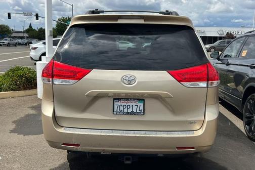 Sandy Beach Metallic 2014 Toyota Sienna XLE