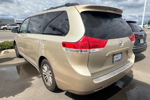 Sandy Beach Metallic 2014 Toyota Sienna XLE