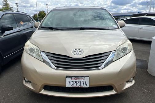 Sandy Beach Metallic 2014 Toyota Sienna XLE