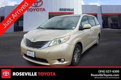 Sandy Beach Metallic 2014 Toyota Sienna XLE