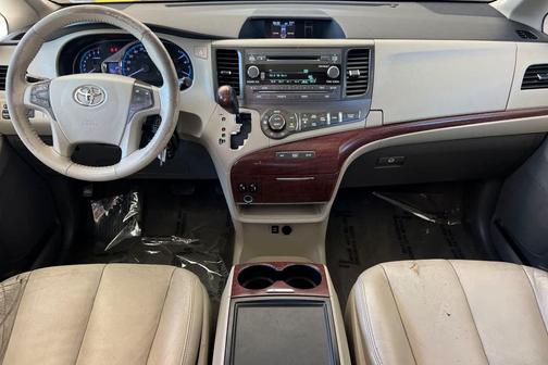 Sandy Beach Metallic 2014 Toyota Sienna XLE