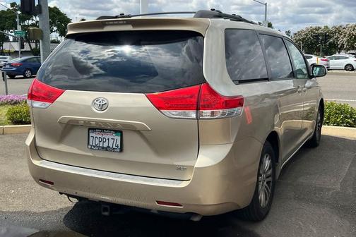Sandy Beach Metallic 2014 Toyota Sienna XLE