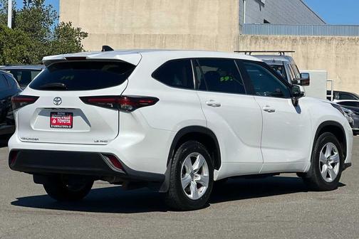 2024 Toyota Highlander LE