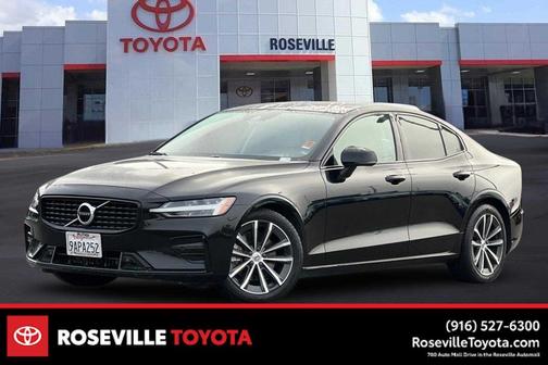 2022 Volvo S60 T5 Momentum