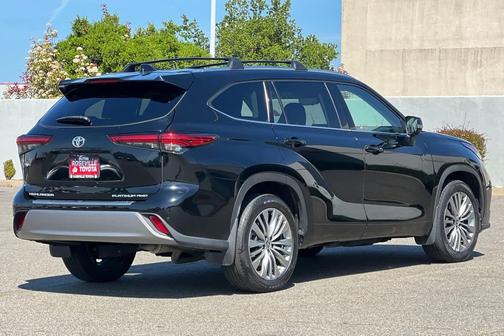 2023 Toyota Highlander Platinum