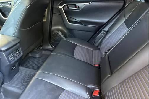 2020 Toyota RAV4 Hybrid SE