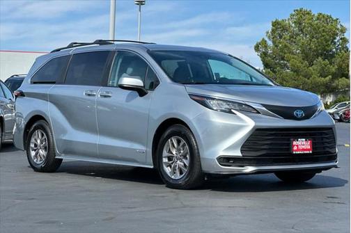 2021 Toyota Sienna LE
