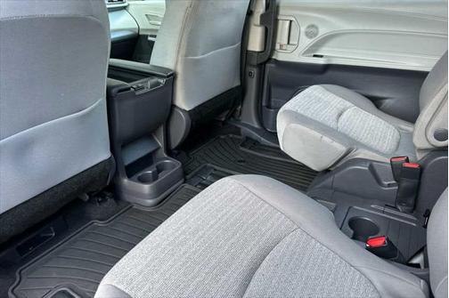2021 Toyota Sienna LE