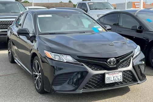 Midnight Black Metallic 2019 Toyota Camry SE