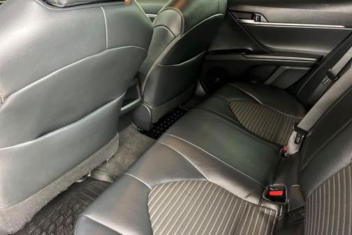 Midnight Black Metallic 2019 Toyota Camry SE